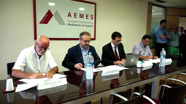 Firmado Convenio de Mediación de Seguros Privados