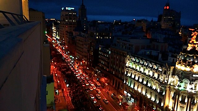 Ayudas para los Banqueros=Despidos para las personas