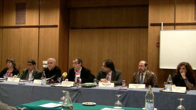 ¿Qué os parece que ahora el Gobierno quiera limitar los sueldos en entidades que hayan recibido ayudas?¿dónde se debería poner ese límite?