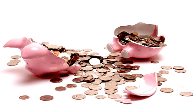 Millones de euros en retribuciones, préstamos y jubilaciones para la cúpula del sistema financiero, pérdida de empleo y congelación salarial para sus plantillas. No nos salen las cuentas.